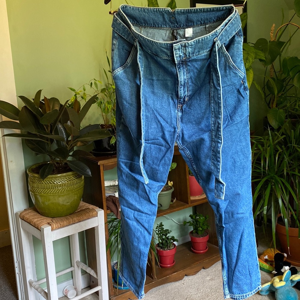 H&M’s brand Divided size 10 color blue